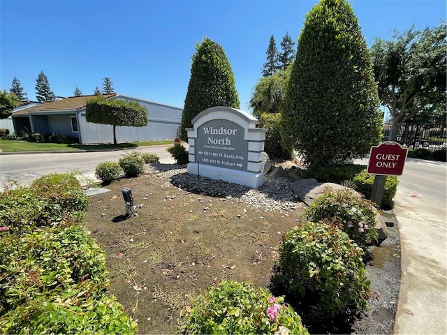 1935 W Santa Ana Ave, Fresno, CA 93705 - view of community sign