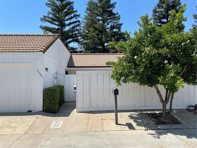 1935 W Santa Ana Ave, Fresno, CA 93705 - garage featuring a gate