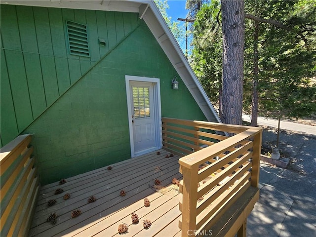2445 Spring Dr, Running Springs, CA 92382 - view of wooden terrace