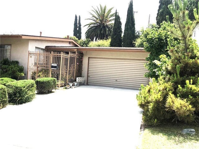 662 Kempton Ave, Monterey Park, CA 91755 - garage with concrete driveway