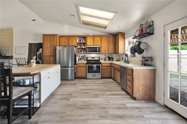 27818 Hummingbird Ln, Helendale, CA 92342 - photo 8