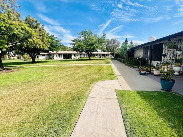 13240 El Dorado Dr Unit 187I, Seal Beach, CA 90740 - view of green lawn