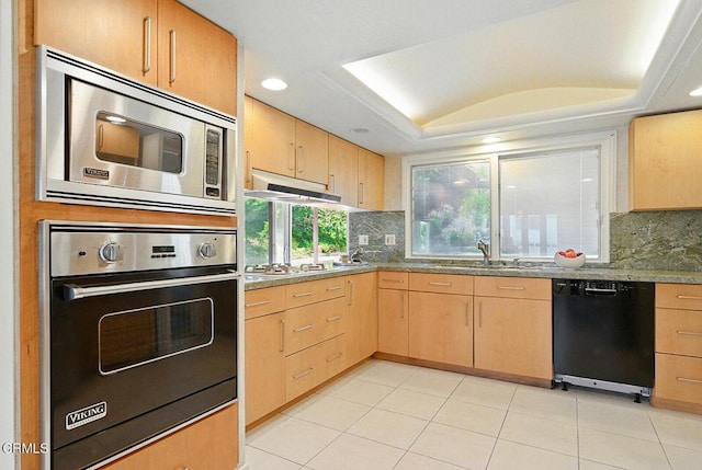 3121 Kingridge Way, Glendale, CA 91206 - kitchen with stainless steel appliances, light brown cabinetry, decorative backsplash, and recessed lighting