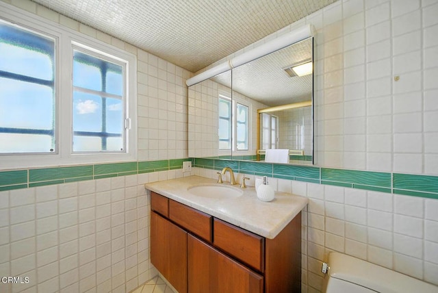 3121 Kingridge Way, Glendale, CA 91206 - bathroom featuring tile walls, vanity, and plenty of natural light