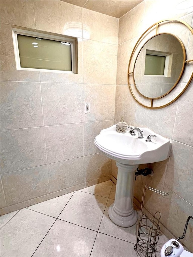 28004 Western Ave S Unit 121, San Pedro, CA 90732 - bathroom featuring tile walls and tile patterned floors