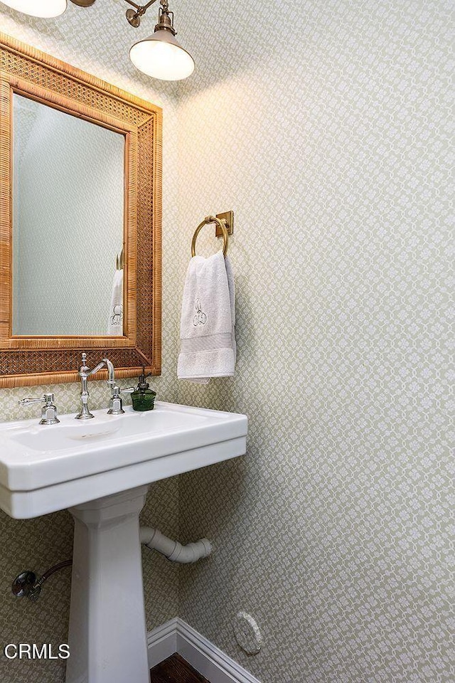 232 Glen Summer Rd, Pasadena, CA 91105 - bathroom with a sink