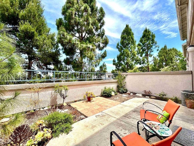 13638 Jadestone Way, San Diego, CA 92130 - fenced backyard with a patio