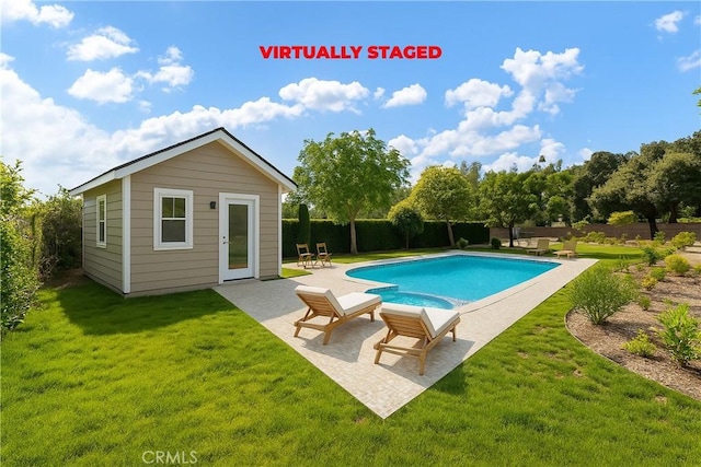 323 N Hacienda Ave, Glendora, CA 91741 - swimming pool with a fenced backyard and a patio area