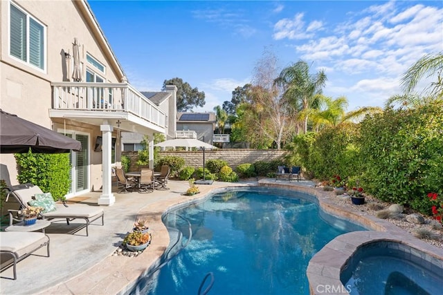 27811 Bloomfield Ct, Valencia, CA 91354 - view of pool with an in-ground hot tub, a patio area, and outdoor dining area