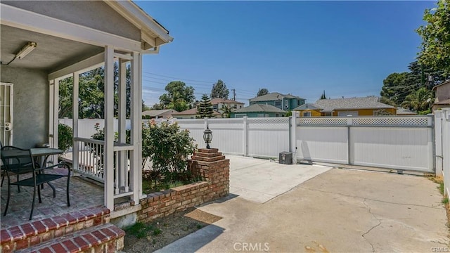 6418 Whitman Ave, Van Nuys, CA 91406 - fenced backyard with a patio