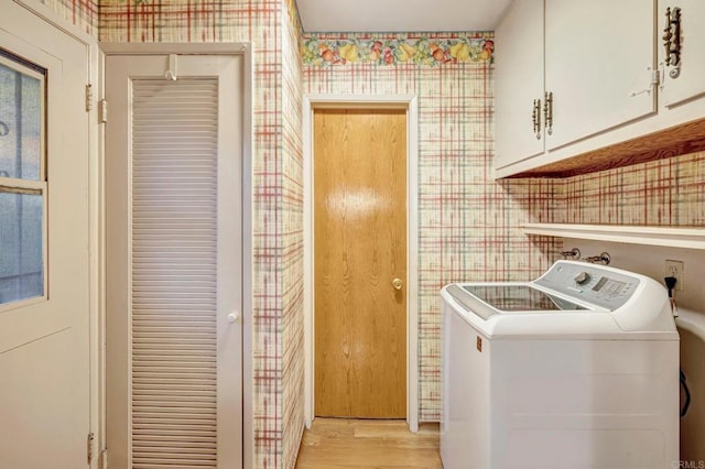 1106 Dawnridge Ave, El Cajon, CA 92021 - laundry area featuring washer / dryer, wallpapered walls, cabinet space, and light wood-style flooring