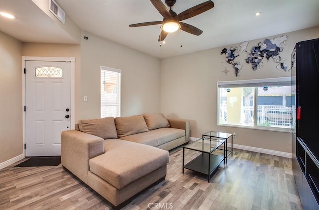 10105 S Main St, Los Angeles, CA 90003 - living area featuring light wood-style flooring, a ceiling fan, and recessed lighting