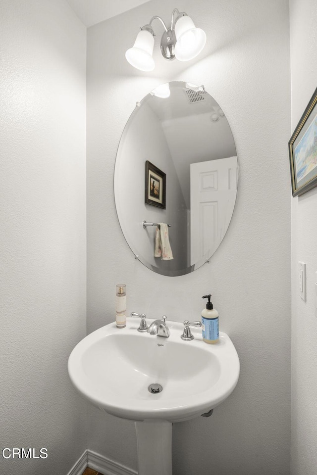 3366 Shadetree Way, Camarillo, CA 93012 - bathroom with a sink
