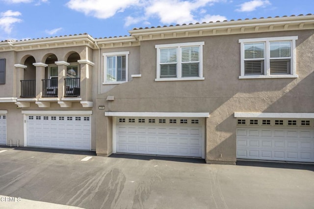 3366 Shadetree Way, Camarillo, CA 93012 - view of front of home featuring stucco siding, a garage, and driveway