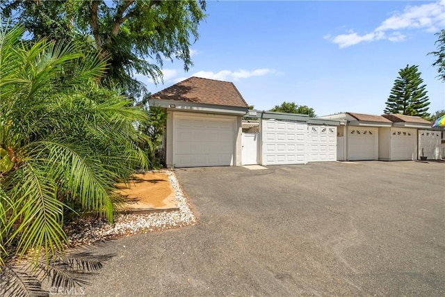 22271 Caminito Danubo, Laguna Hills, CA 92653 - view of garage
