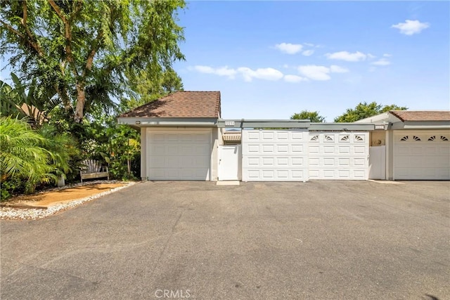 22271 Caminito Danubo, Laguna Hills, CA 92653 - view of garage