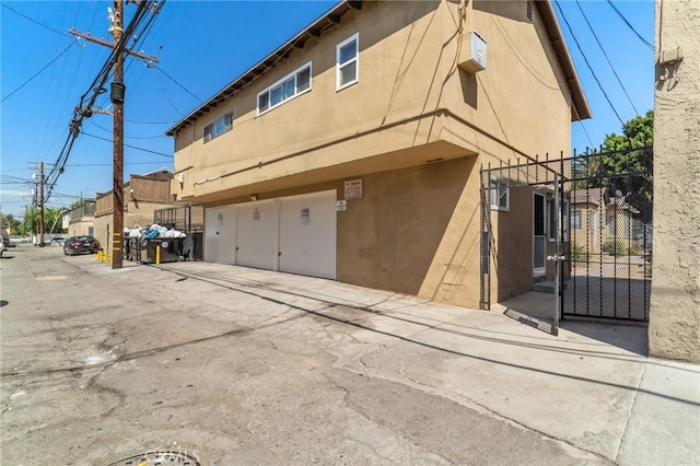 841 Cherry Ave, Long Beach, CA 90813 - view of property with an attached garage