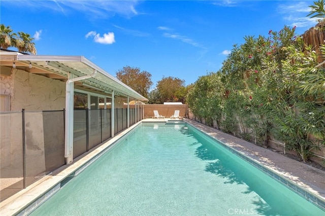 42915 Wisconsin Ave, Palm Desert, CA 92211 - view of swimming pool featuring a fenced backyard