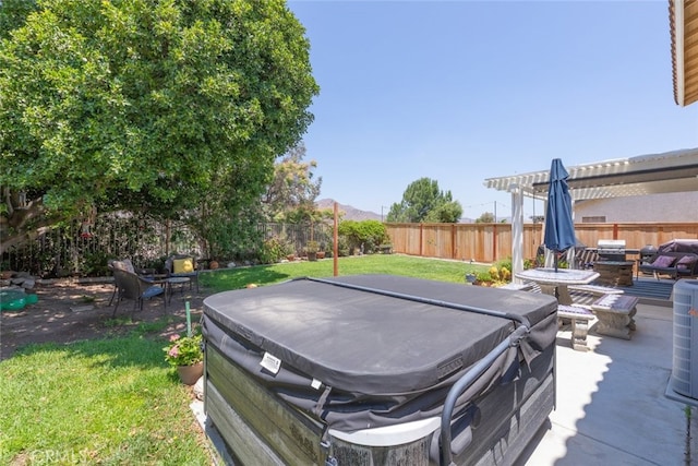 13100 Red Corral Dr, Corona, CA 92883 - fenced backyard featuring a hot tub