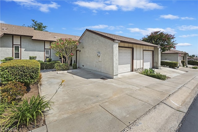 1103 Stone Pine Ln Unit C, Corona, CA 92879 - garage featuring driveway