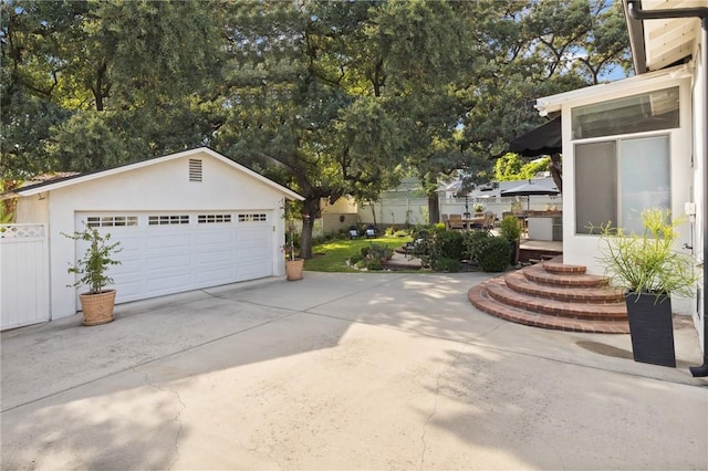 365 N Ivy Ave, Monrovia, CA 91016 - view of detached garage