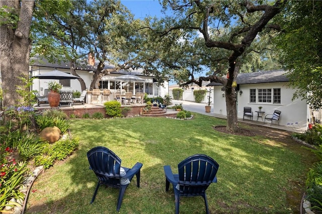 365 N Ivy Ave, Monrovia, CA 91016 - view of grassy yard with a patio