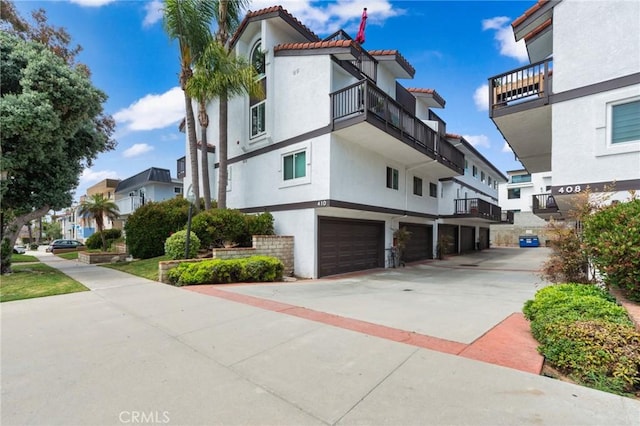 410 N Broadway Unit C, Redondo Beach, CA 90277 - view of concrete driveway