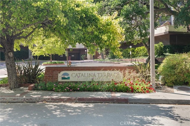 4210 Via Arbolada Unit 105, Los Angeles, CA 90042 - view of community sign