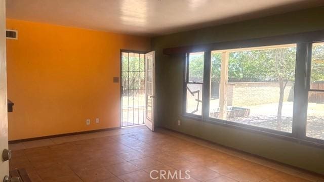38520 12th St E, Palmdale, CA 93550 - unfurnished room with healthy amount of natural light
