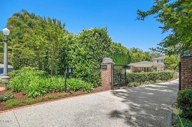 320 N San Rafael Ave, Pasadena, CA 91105 - view of gate
