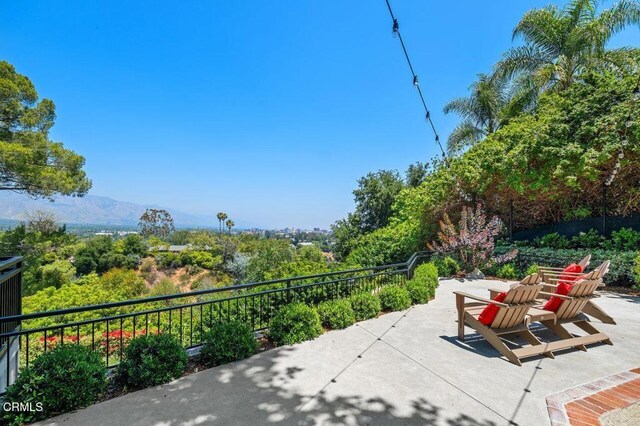 320 N San Rafael Ave, Pasadena, CA 91105 - view of patio / terrace