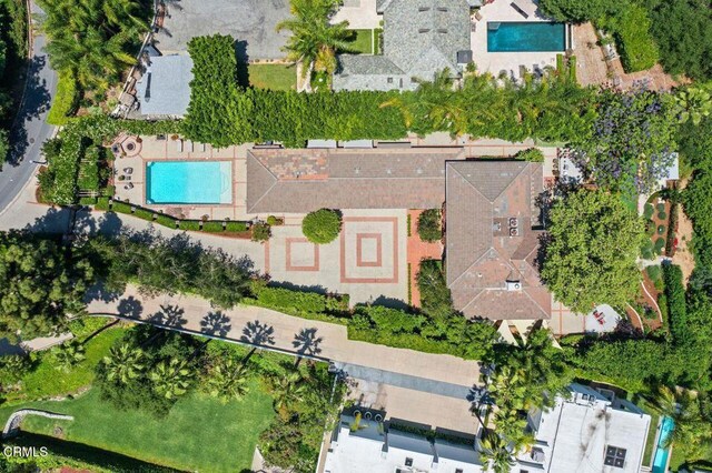 320 N San Rafael Ave, Pasadena, CA 91105 - aerial view of property and surrounding area with a pool