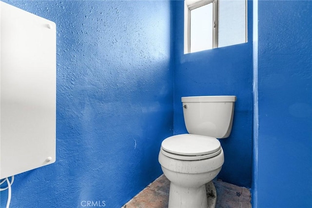 475 Fair Acres, Landers, CA 92285 - bathroom featuring a textured wall and tile patterned floors