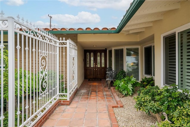 6636 Wooster Ave, Los Angeles, CA 90056 - entrance to property featuring a tile roof