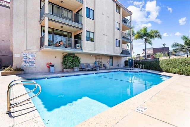 201 Bay Shore Ave Unit 305, Long Beach, CA 90803 - view of community pool