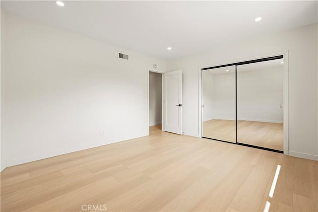 2414 Las Positas Rd, Glendale, CA 91208 - unfurnished bedroom featuring light wood-style flooring, recessed lighting, and a closet