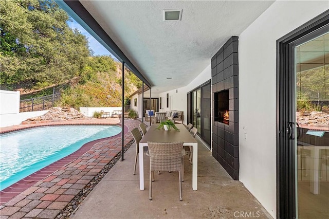 2414 Las Positas Rd, Glendale, CA 91208 - view of patio / terrace