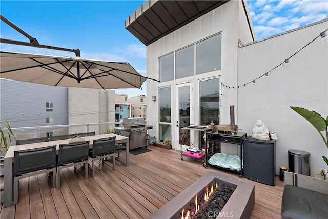 4151 Redwood Ave Unit 106, Los Angeles, CA 90066 - deck featuring an outdoor fire pit, grilling area, and outdoor dining area