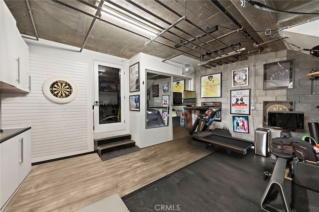 4151 Redwood Ave Unit 106, Los Angeles, CA 90066 - exercise room with wood finished floors