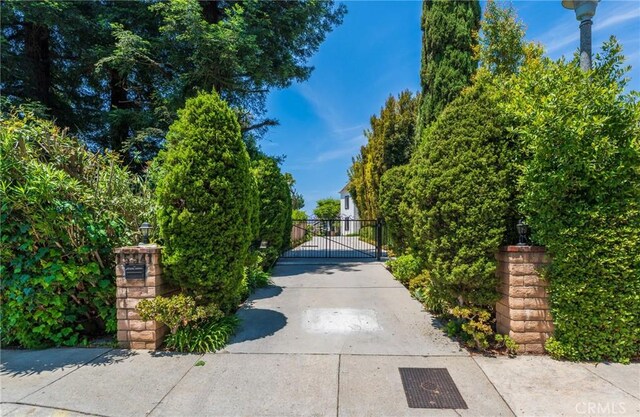 15541 Aqua Verde Dr, Los Angeles, CA 90077 - view of property's community with a gate
