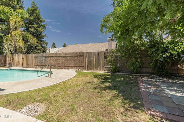 4810 Bluestone Dr, Bakersfield, CA 93311 - fenced backyard with a patio area