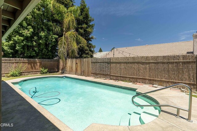 4810 Bluestone Dr, Bakersfield, CA 93311 - view of swimming pool featuring a fenced backyard