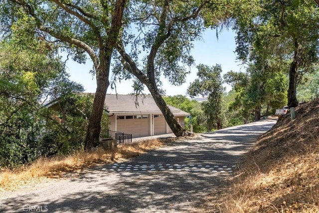 8412 Alta Vista Ave, Atascadero, CA 93422 - view of asphalt driveway