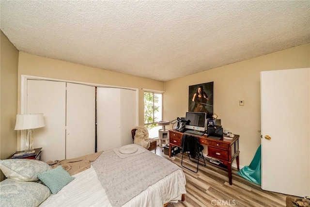 631 W 6th St Unit D, Tustin, CA 92780 - bedroom with wood finished floors, a closet, a textured ceiling, and a desk