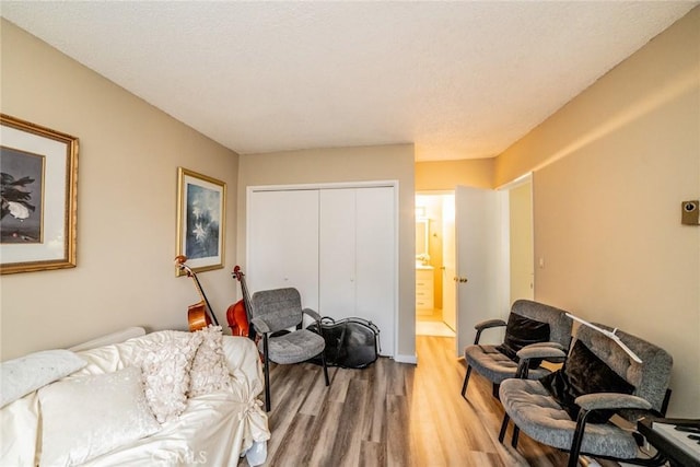631 W 6th St Unit D, Tustin, CA 92780 - sitting room with light wood-style floors