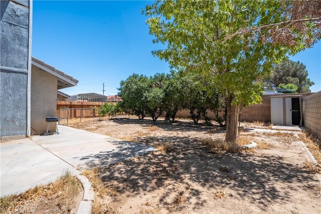 44738 Foxboro Ct, Lancaster, CA 93535 - fenced backyard with a patio area and an outdoor structure