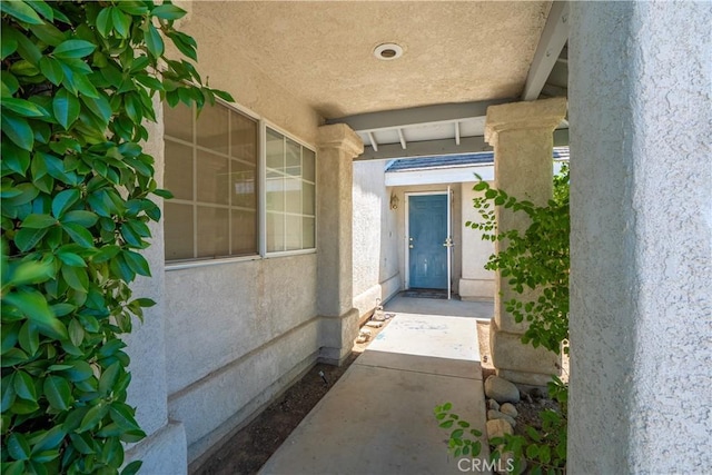 44738 Foxboro Ct, Lancaster, CA 93535 - entrance to property featuring stucco siding