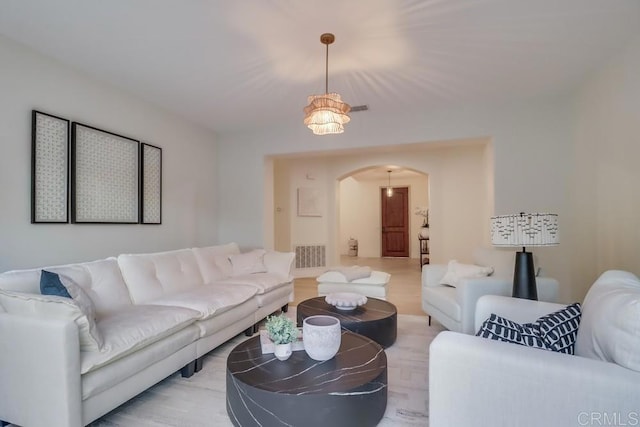 2850 Palmetto Point Ct, Chula Vista, CA 91915 - living area featuring arched walkways