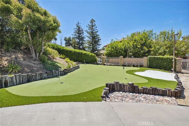 36472 County Line Rd, Yucaipa, CA 92399 - surrounding community featuring a putting area