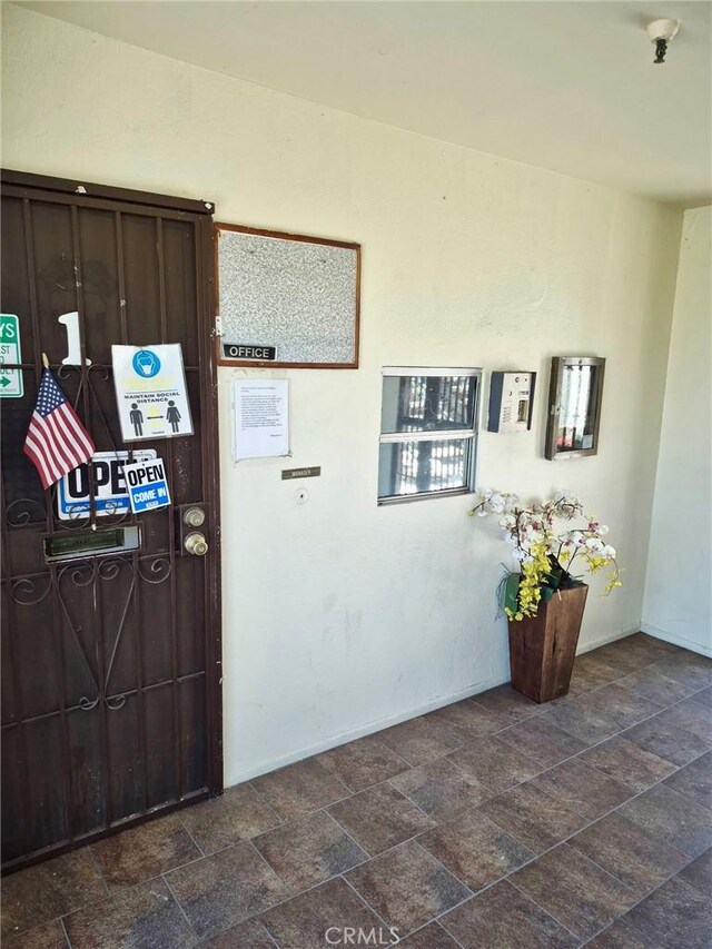 13325 Kornblum Ave, Hawthorne, CA 90250 - entrance to property
